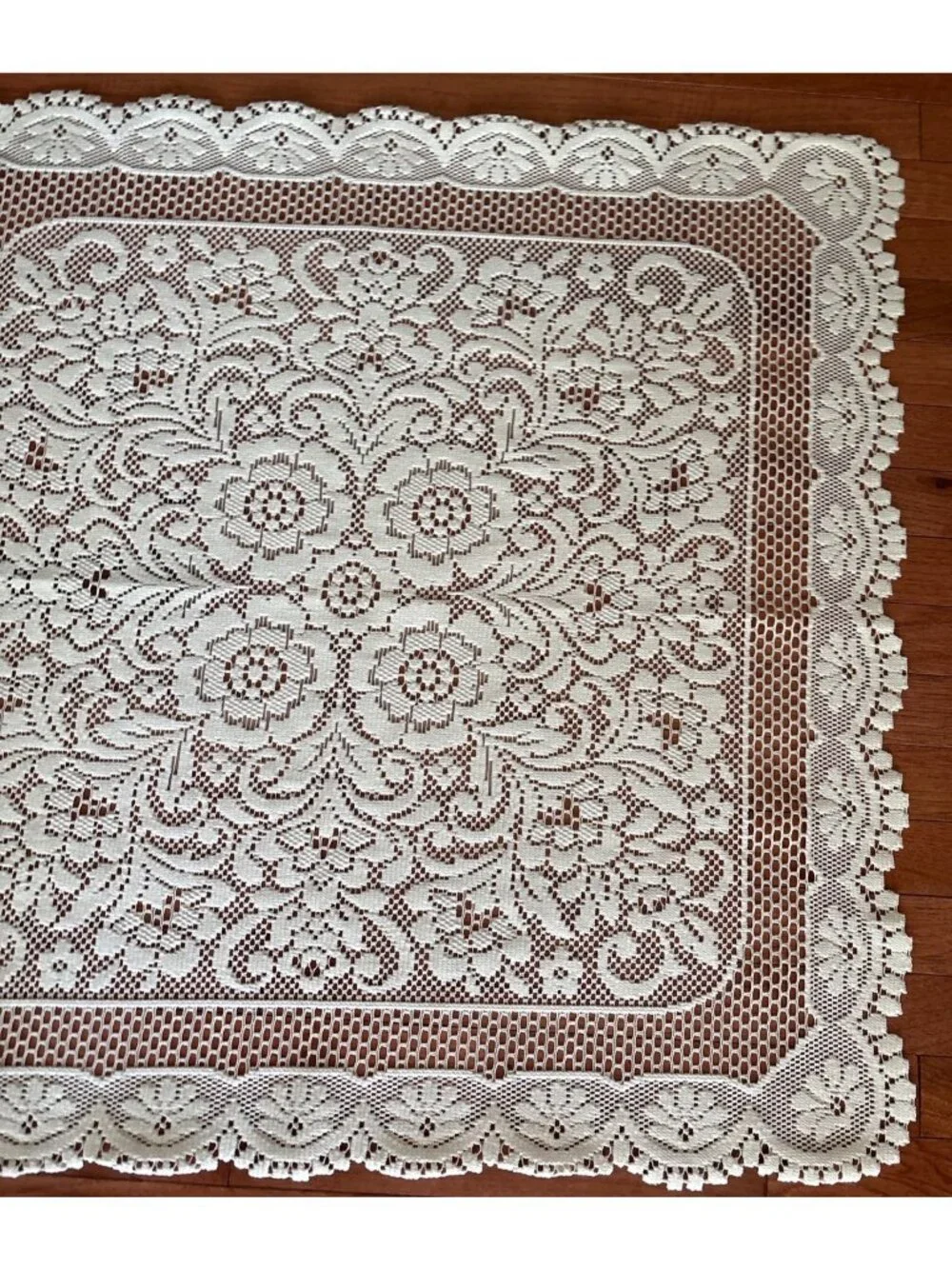 Cream Lace Tablecloth 35